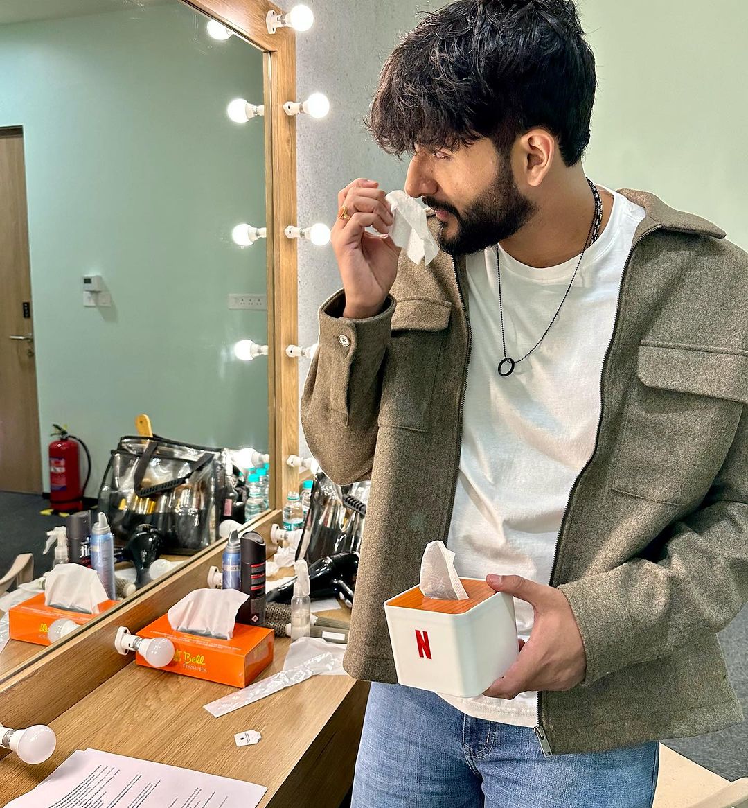 BollySpy's tweet photo. Something exciting is on the horizon on #Netflix with #AbhishekMalhan! Abhishek has even posted a photo with the Netflix logo. Stay tuned for more updates and announcements! 🎬🍿📺 #NetflixProject https://t.co/khBAUyrdDK