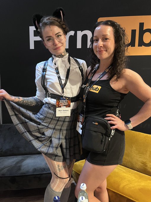 Main team on industry 🧡🖤 Thanks a lot @Pornhub  Meow  Meet on @XBIZ https://t.co/r1hWNkd7v9<a class="tags" href="/tag/pornhub">@pornhub</a>