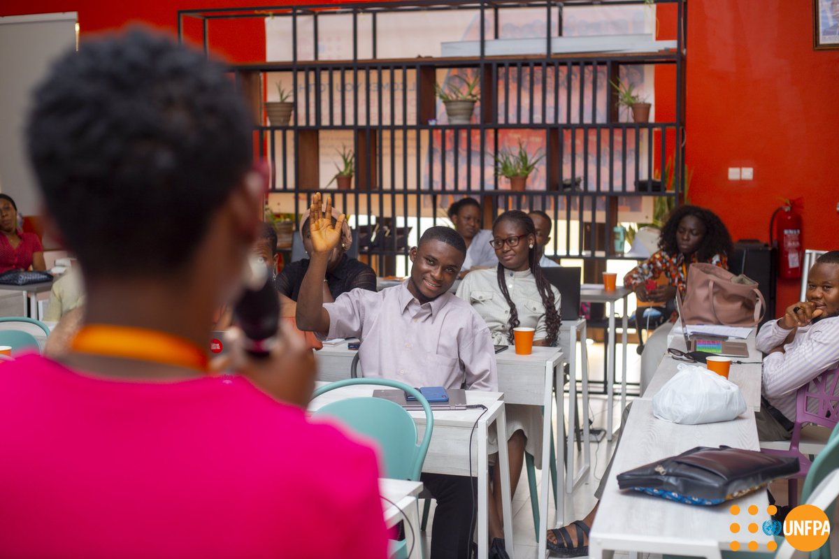 Emilo_saved's tweet photo. Being the first #LOD @UNFPAGhana #YoLeFellowship, I made a presentation yesterday on the power of introspection for personal growth. Reflections help identify patterns, strengths, and areas for improvement, enabling more informed or intentional choices. #TimeToReflectIsNow! https://t.co/wDhaghRQkm