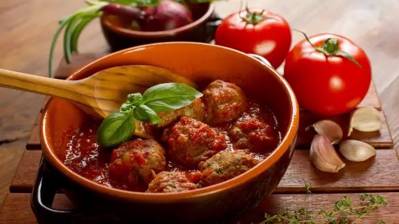 NutriSport_GD's tweet photo. “🍽️ Expérimenter de nouvelles recettes ce week-end ! Rien de mieux que de passer du temps en cuisine pour découvrir de délicieuses saveurs. #PassionCuisine #WeekendGourmand 🍳🥗”
Boulette de bœuf 😋😉👨🍳⬇️ https://t.co/PLFHWkOMv0