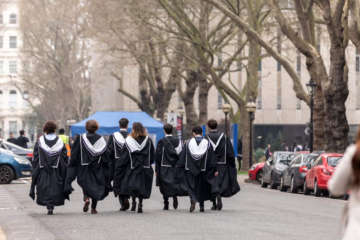 The Sunday Times Good University Guide has named us University of the Year for Graduate Employment for the third time 🎉 #GoodUniGuide

Why do our graduates have some of the best career prospects in the country? Unroll to find out ⬇️