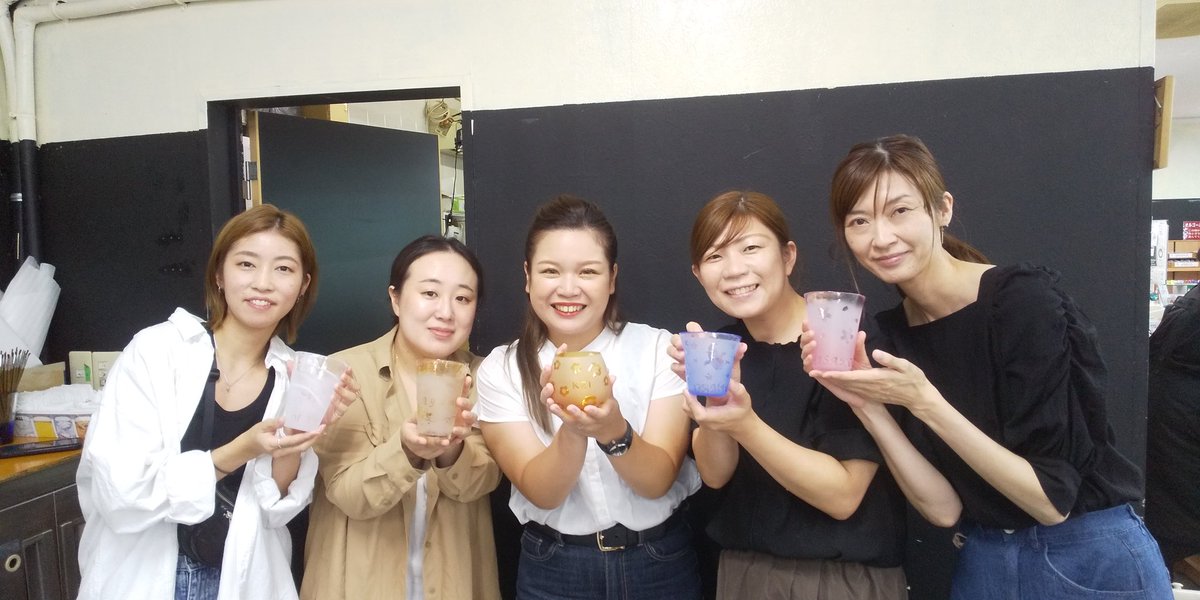vidro_park's tweet photo. 職場の仲良しさんで旅行の記念にサンドブラスト体験してくれました😊終始楽しそうで、羨まし～😁
ずっと仲良しでいてくださ～い👋
#群馬県 #みなかみ町 #月夜野びーどろパーク #サンドブラスト #ガラス体験 https://t.co/MKnZ4uw2Lg