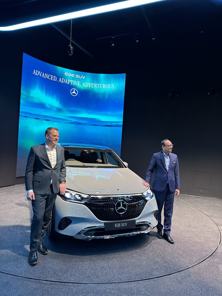 VikramGour's tweet photo. .@MercedesBenzInd #EQE5004matic SUV is priced at INR 1.39 Crore! Exceptional value for a cutting-edge luxury SUV that is so feature rich I think it would take at least a couple days to figure everything this car comes with and is capable of! #Motorscribes #MercedesBenz https://t.co/RApkbmLtjc