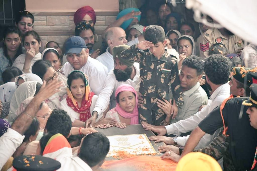 MajiDevDutta's tweet image. 7-year-old son of #ColonelManpreetSingh salutes his father wearing an army uniform  

The mortal remains of Col. Manpreet Singh reached at his relatives village Bharaunjian in #Mohali today 

Requesting Honourable PM @narendramodi Ji to take another tough action against Pakistan…