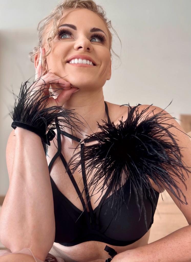 abi_sweet_sheep's tweet image. Need accessories on hallowen?
#wrist #cuffs #brecelets
All that feathers will look goooooood 😍

#halloween #costume #feathers