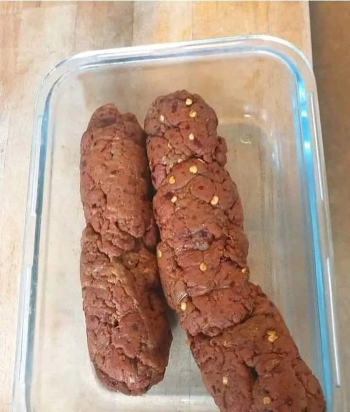 Edou_nzanko's tweet photo. Nmebuyia kienyeji wangu vegan pepperoni anatapika adi saa hii eti ni shonde☠️☠️ https://t.co/f2n5HDIhFi