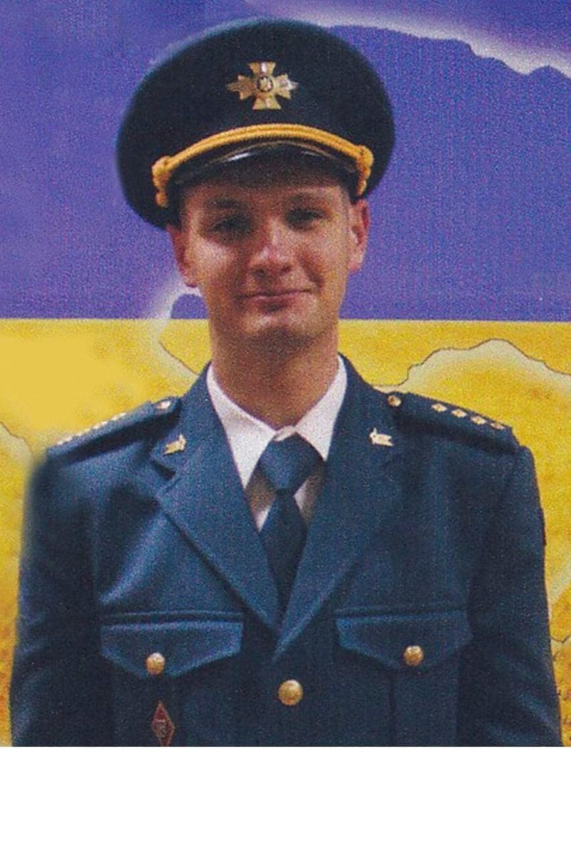 falledlenin's tweet photo. В цей день 1995 року народився Сергій Бондаренко - капітан ЗСУ 18 ОБрАА, штурман вертолітної ланки, член екіпажу МІ-8. Загинув 6 березня 2022 року в боях з рос.агресором в районі м. Миколаєва. Нагороджений орденом Богдана Хмельницького ІІІ (2022) та II ступеня (2022, посмертно). https://t.co/jujcHU3IO3