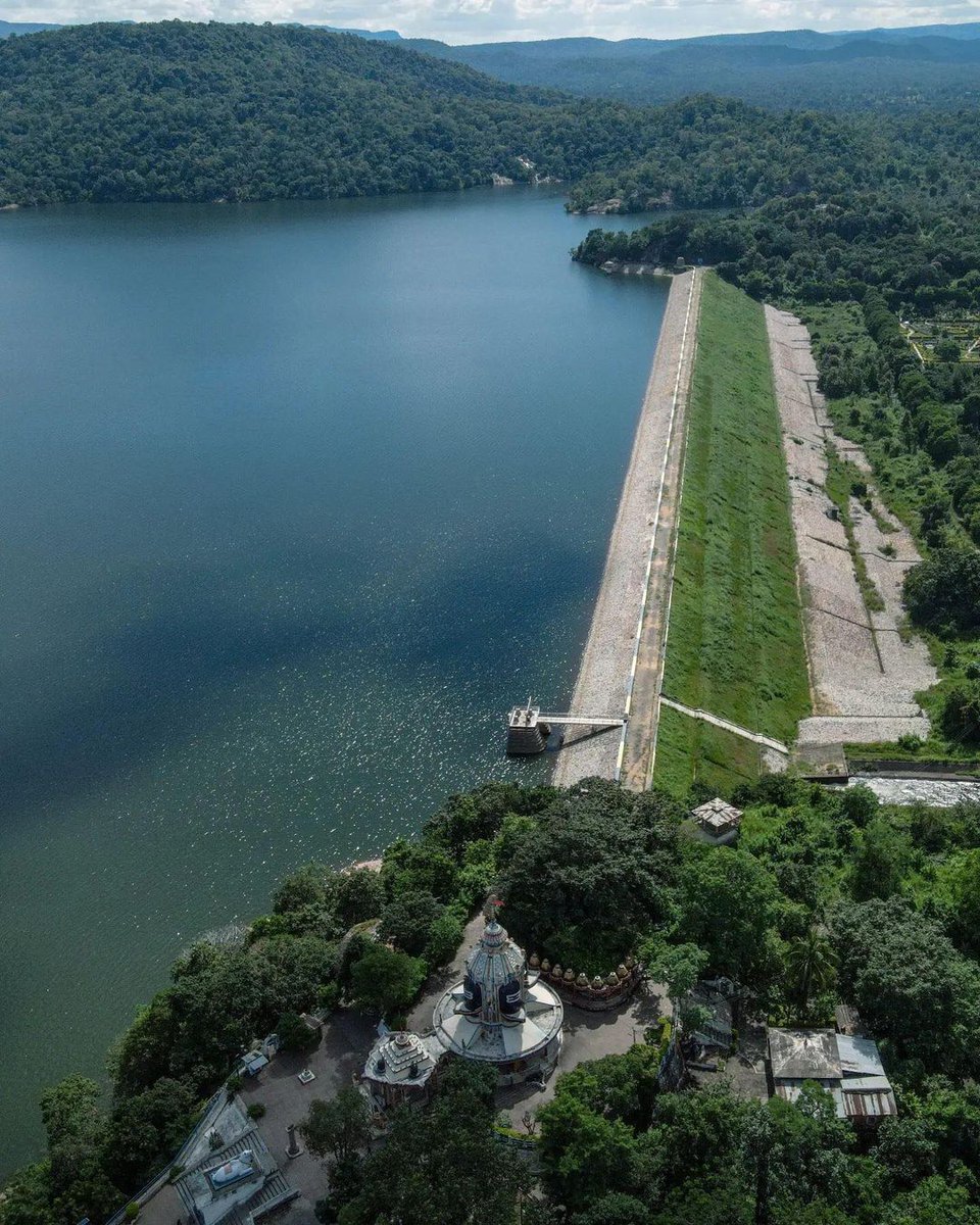 chairmanwodc's tweet photo. Travelling across Western Odisha one comes across enchanting sceneries especially around water bodies. Many large man-made reservoirs created by Govt. for irrigation are in spectacular locations.
#Patora Dam on #Jonk river on the mountains of #Sunabeda is a fantastic #eco-tourism site. The dam irrigates 10,000 Ha is #Nuapada Sub Division.
#Patora has an eco-tourism complex by Forest Deptt.
#WesternOdisha #EcoTourism #OdishaTourism #IndiasBestKeptSecret #TravelOdisha #BeautifulOdisha #IncredibleIndia
