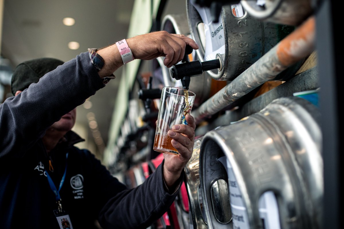 Ascot_Beer_Fest's tweet image. It&apos;s 3 weeks until the 2023 @Ascot Beer festival 🍺 With over 160 real ales, ciders and perries to choose from, as well as all the action on the racecourse this is bound to be a great weekend! See website for details including @CAMRA_Official  discounts ascotbeerfest.org.uk/tickets.php