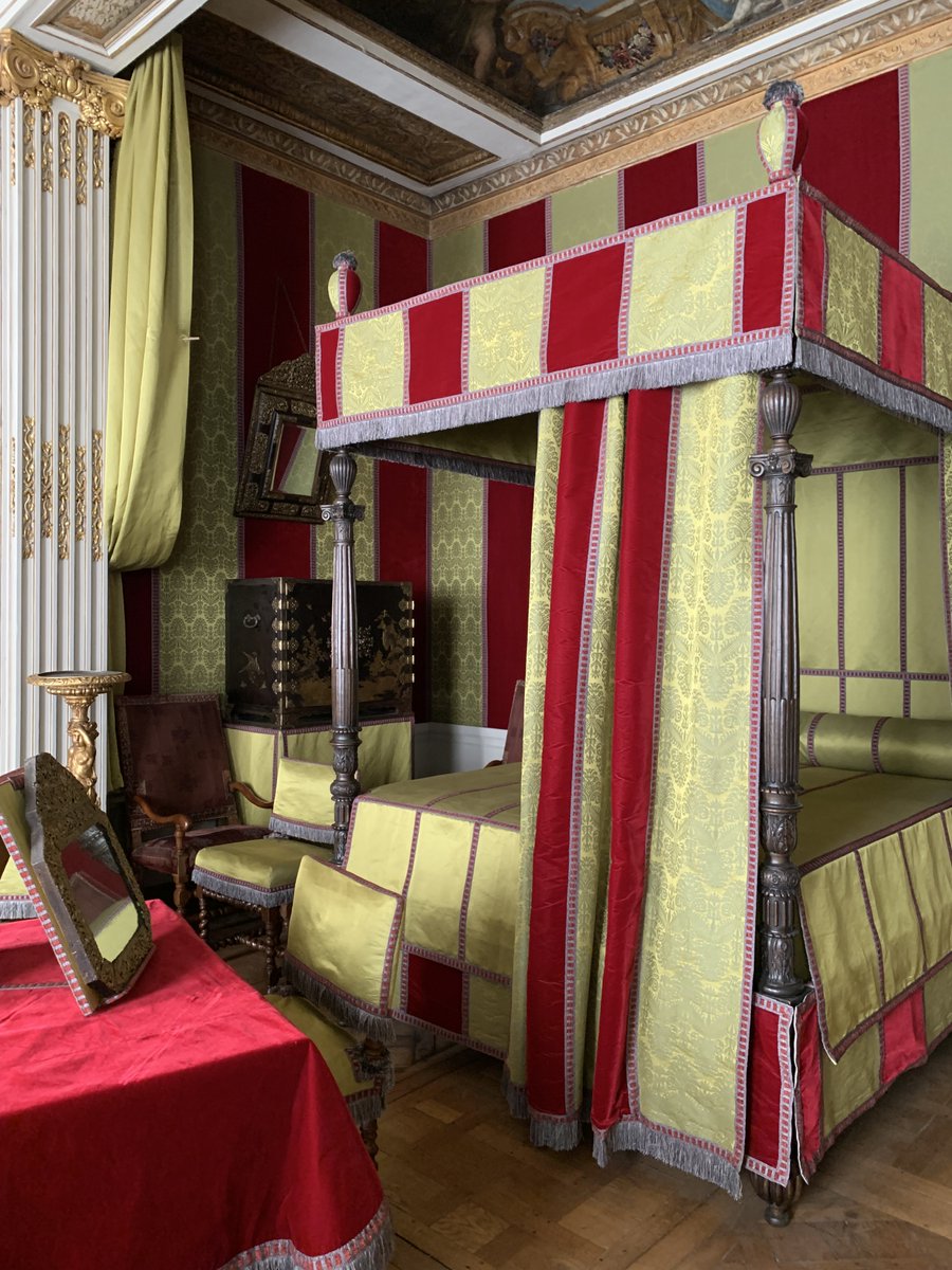 leCMN's tweet image. Connaissez-vous l’#HôtelDeSully, joyau du Marais et siège du @lecmn ? ✨
Entrez dans l&apos;appartement de la duchesse, traversez le jardin jusqu&apos;à l&apos;orangerie pour observer l&apos;installation du studio Uchronia pour la #ParisDesignWeek !
➡️hotel-de-sully.fr/agenda/journee…