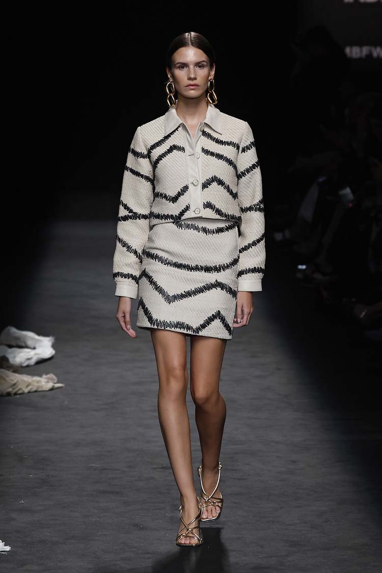 modaccat's tweet photo. ✨Simorra a la MBFWMadrid✨

🔙 Ahir vam ser presents a la desfilada de SIMORRA a la @MBFWMadrid

Gran estrena de la marca catalana! Enhorabona 🤍

🔗 Podeu consultar més imatges a: https://t.co/Wvd12YhF9B

#MBFWMadrid #femClúster #Simorra https://t.co/jysMxokUmo