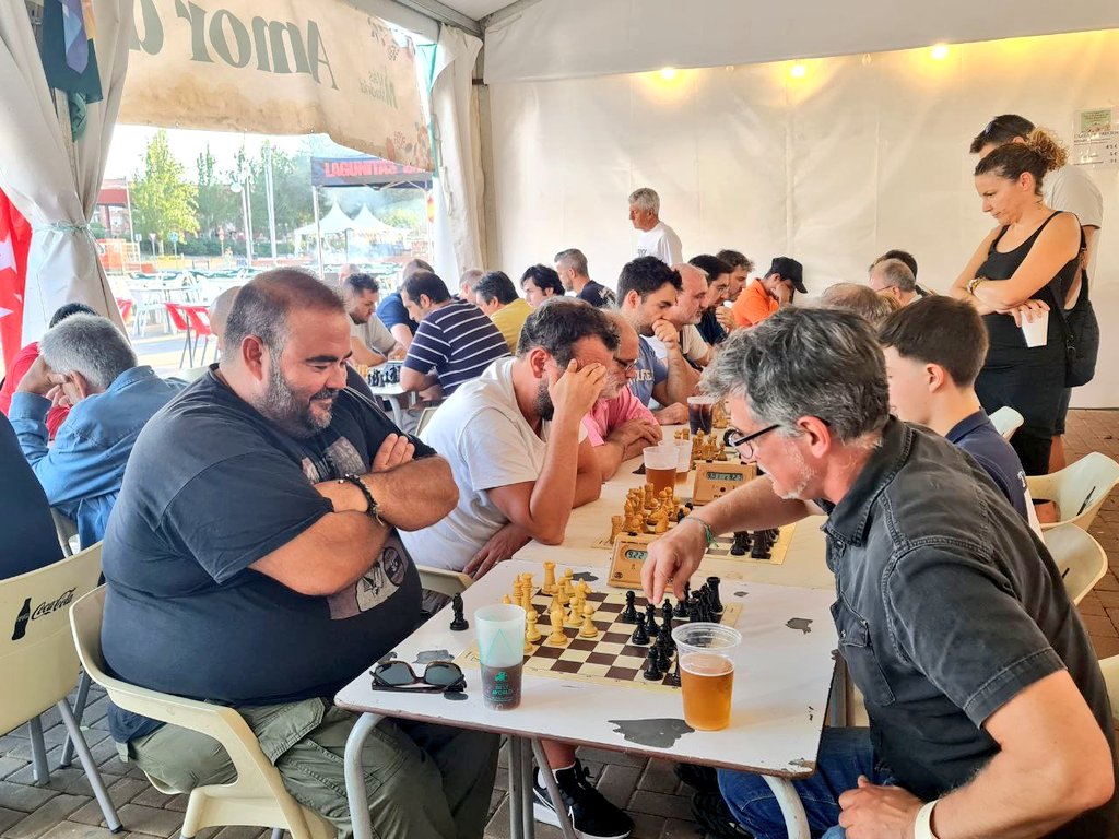MasVallecas's tweet photo. Éxito de participación en el III Torneo de ajedrez Más Madrid Villa de Vallecas♟️

Muchas gracias a todas las personas participantes, al Club de Ajedrez Vallecas Villa por su colaboración y enhorabuena al ganador.

Seguimos con nuestra caseta hasta el domingo. 

¡Os esperamos! 🥳 https://t.co/7nQsXjzqKc