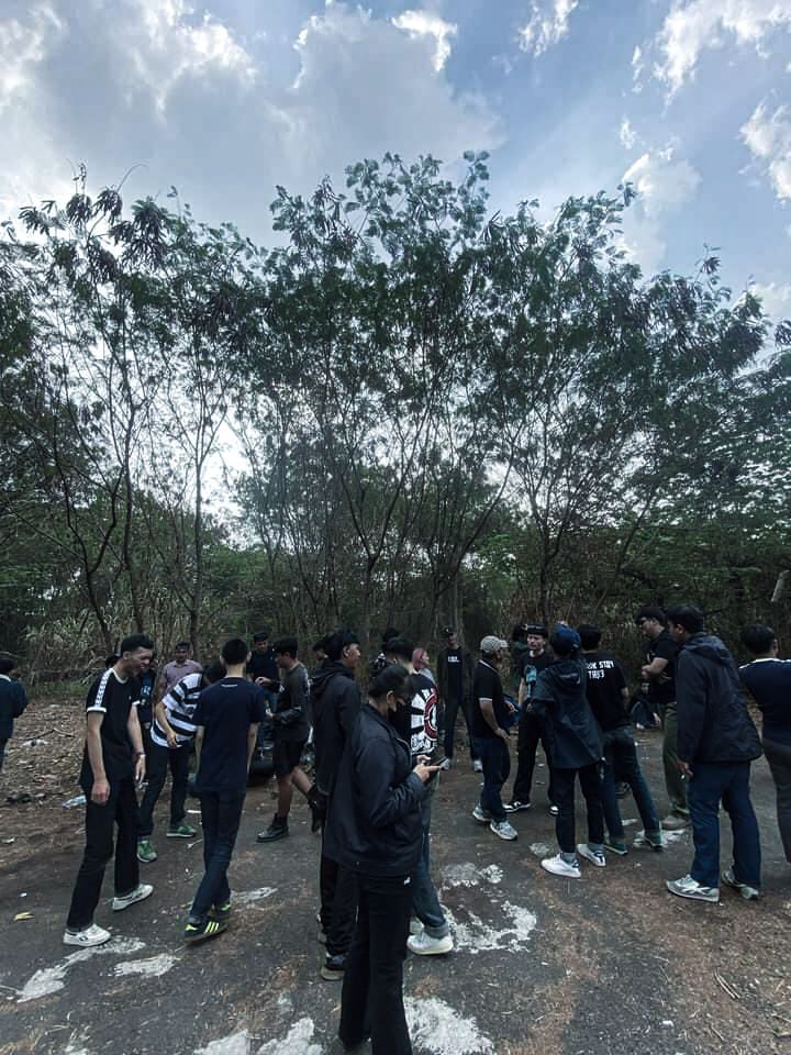 ImamAdli12's tweet photo. Menepi mau sampai kapan ini tuh 

Kalau pendapat saya Harusnya mah sih ada aksi kejalan lagi gagal pertama aksi kedua trs aja gitu lama2 jg pihak kepolisian pasti memediasi da kesel mereun aksi wae hehe https://t.co/4Yy2fQUJoR