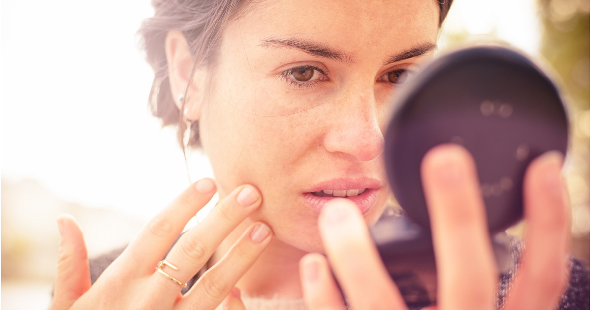 SkinOnlineBlog's tweet image. If you struggle with pimples or blackheads, beta hydroxy acid (BHA) may be your new best friend. Enter salicylic acid ow.ly/sZ6g30l5WpZ
#SkinOnline #SkinOnlineBlog #HydroxyAcids #BHA #AHA #SalicylicAcid #skin #pimples #beauty #skincare