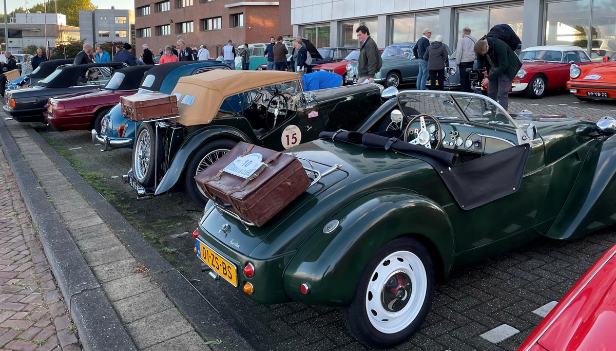 𝐑𝐈𝐕𝐄𝐑𝐒𝐈𝐃𝐄 𝐂𝐀𝐑 𝐂𝐋𝐀𝐒𝐒𝐈𝐂 𝐃𝐎𝐑𝐃𝐑𝐄𝐂𝐇𝐓 ⭐ | Bent u liefhebber van oldtimers en klassieke auto’s? Dan wilt u morgen een glimp opvangen van de Riverside Car Classic in Dordrecht. Op deze dag maken 34 oldtimers een tocht door Dordrecht die eindigt bij Ames.