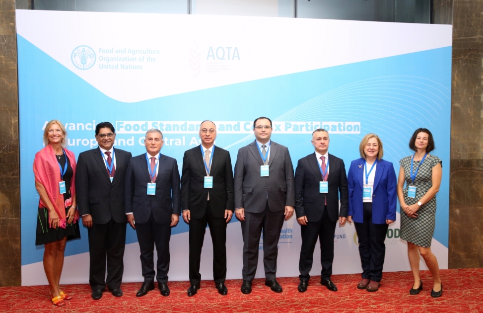 MajnunMammadov's tweet photo. Ötən gün “Avropa və Mərkəzi Asiyada Qida Standartlarının təkmilləşdirilməsi və Kodeksin fəaliyyətində iştirakın genişləndirilməsi” mövzusunda beynəlxalq tədbir öz işinə başlayıb. Tədbir @FAOWHOCodex, Kodeks Alimentarius Komissiyasının yaradılmasının 60 illiyi və @afsa_gov_az, #AQTA-nın yaranmasının 5 illiyinə təsadüf edir. Bu münasibətlə həmkarları təbrik edir, fəaliyyətlərində uğurlar arzu edirəm.  

#Ərzaqtəhlükəsizliyi birbaşa #kəndtəsərrüfatı sahələrinin inkişafı ilə bağlı olmaqla, dövlət təhlükəsizliyin təməl şərtlərindəndir. Bu sahədə beynəlxalq təcrübələr nəzərə alınaraq islahatlar aparılır, sahibkarlara, fermerlərə dövlət dəstəyi göstərilir.