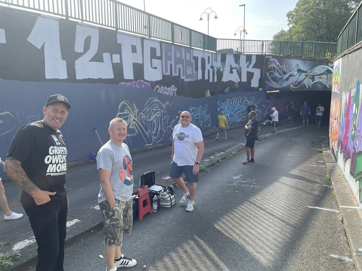 Shade2_UK's tweet image. Our piece at the #oldsokool graffiti jam in Wolverhampton. An update on our ‘Kingz’ piece from 1988.