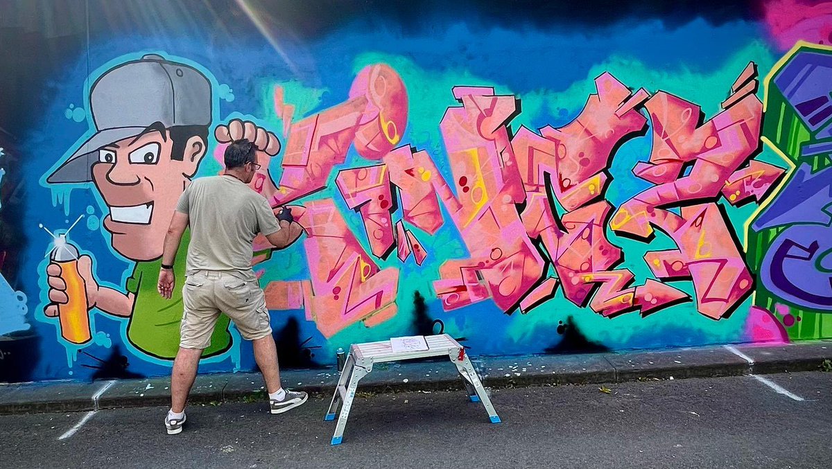 Shade2_UK's tweet image. Our piece at the #oldsokool graffiti jam in Wolverhampton. An update on our ‘Kingz’ piece from 1988.