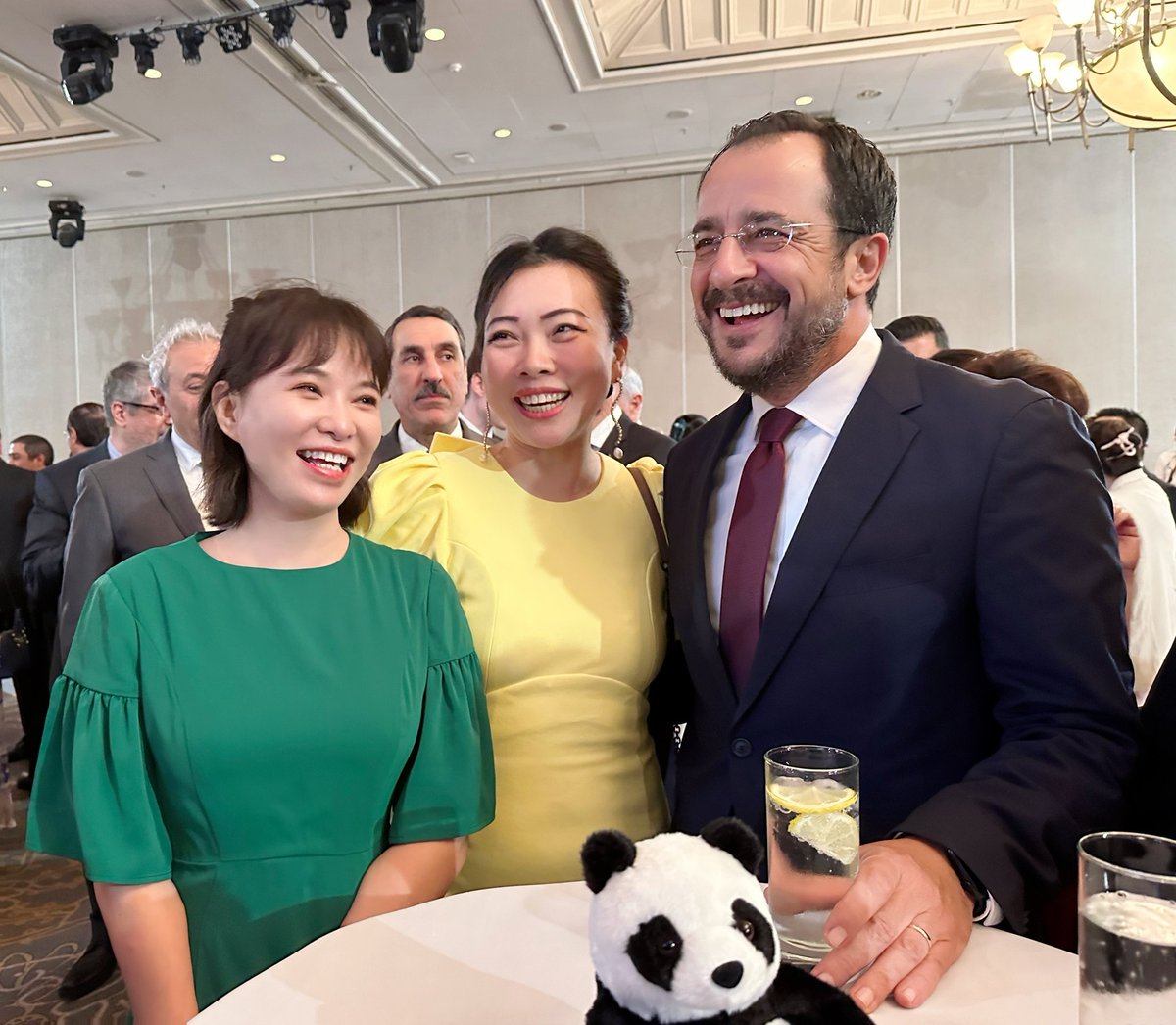 Cyprusxixi's tweet photo. On September 14, 2023, Ambassador Liu Yantao held a grand reception to celebrate the 74th anniversary of the founding of the People's Republic of China. President Christodoulides attended and addressed the event, while more than 400 distinguished guests participated in it. https://t.co/eNWdZywt7c