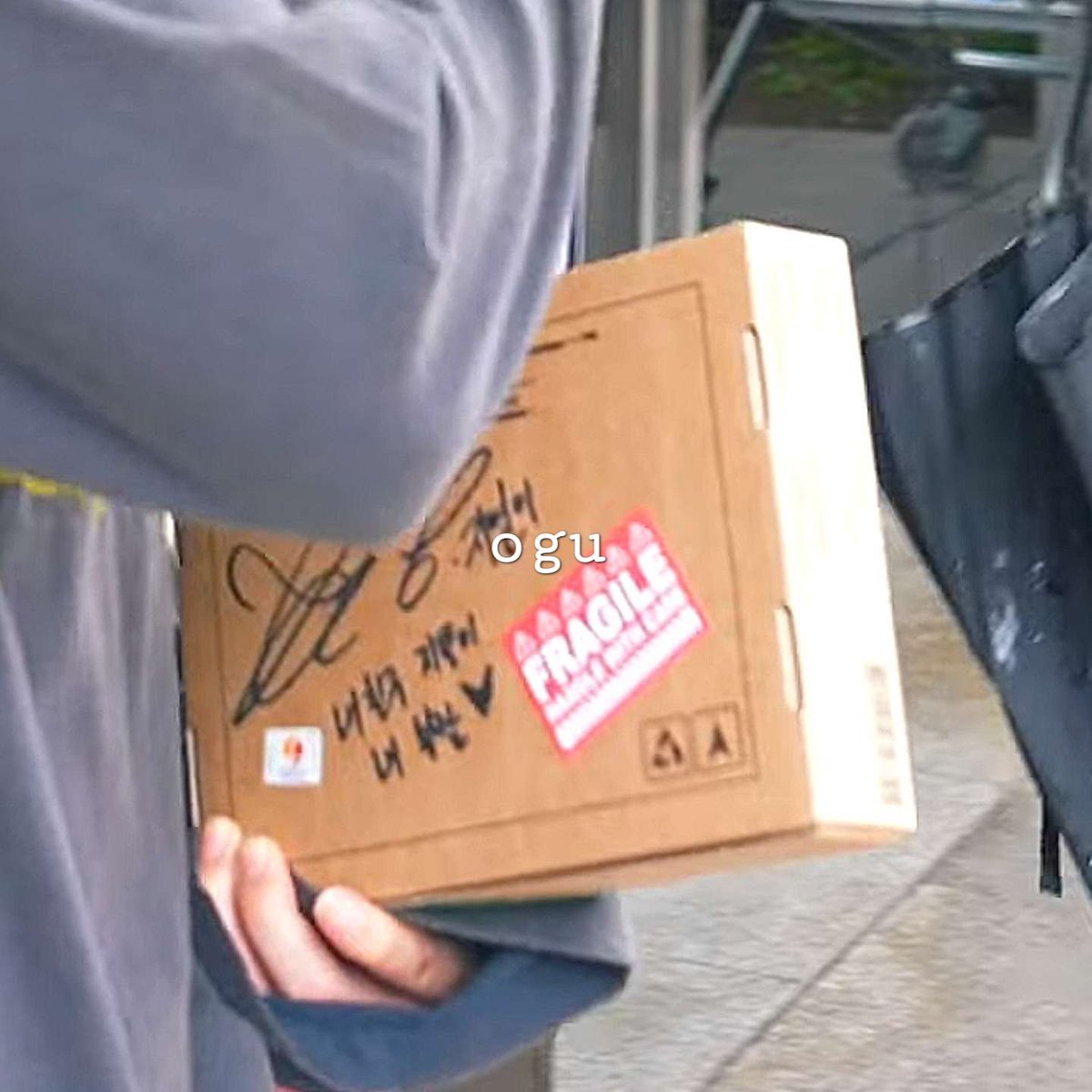 951230_951013's tweet image. 아 퓌발 앨범 싸인 메시지 ㅋㅋㅋㅋㅋㅋㅋㅋㅋㅋㅋㅋㅋㅋㅋㅋㅋㅋㅋㅋ
🐻 To. 지민이
내 친구 지민이 내 부랄 ♥︎
ㅋㅋㅋㅋ ㅋㅋㅋㅋㅋㅋ ㅋㅋㅋㅋ ㅋㅋㅋㅋㅋㅋ ㅋㅋㅋㅋㅋ 
내가 본게 맞아요?...