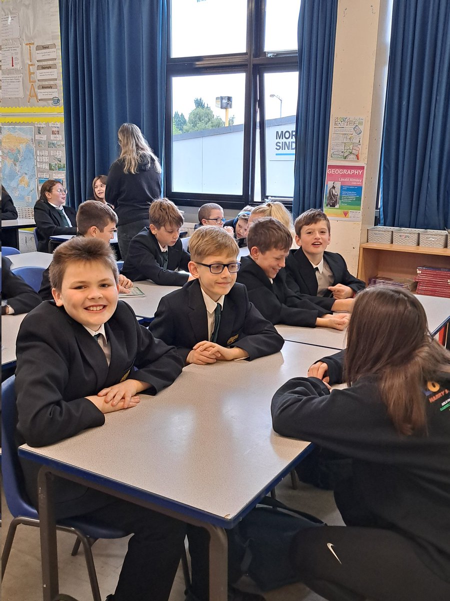 khs_pals's tweet photo. Year 7 students meeting PALS.  Great engagement by all. See you again next week year 7 @KingHenrySchool https://t.co/eyfy5ViC6w