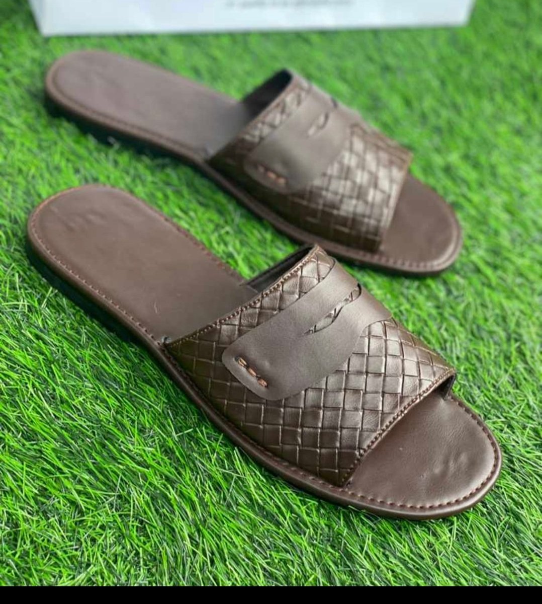 FirstRate_Shoes's tweet image. Fridays is blessing so let me blessed ur timeline with this beautiful Shoes 🔥  🔥 🔥....5k Only.. You can contact us via ☎️ 07032888205 #PAKvsSL #LaResistenciaLulo Pls Retweet 
@_najib_aa @Serdeic_ @auwal_SM @Sadeeqh_paper
