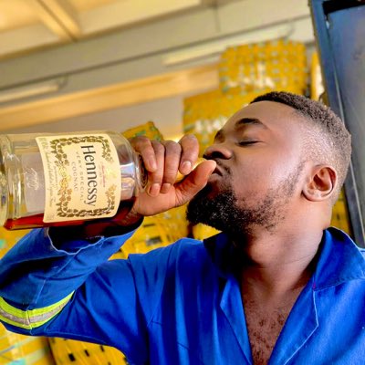 SadRealityNoel's tweet photo. #NewProfilePic https://t.co/waclAPovTR