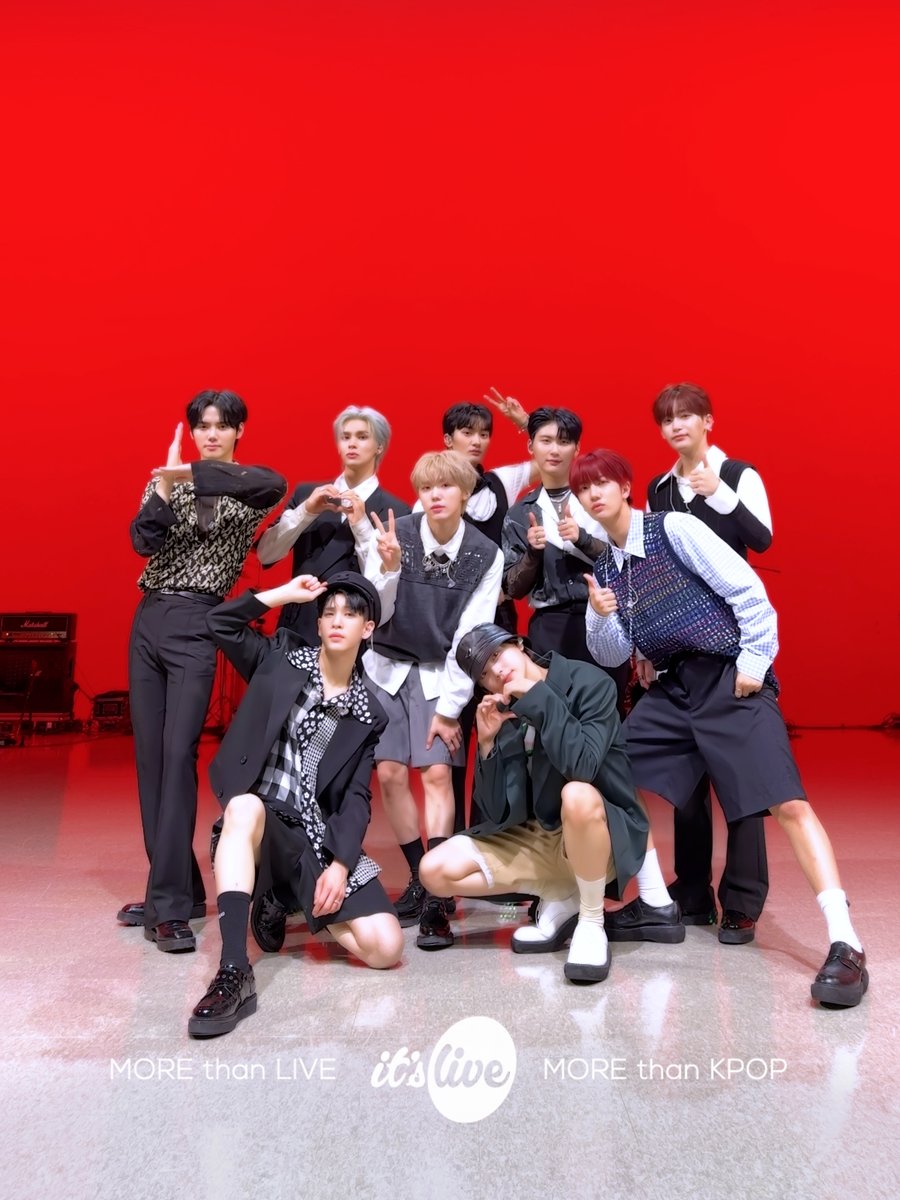 itsLIVEofficial's tweet photo. 크래비티의 잇츠라이브 현장 포토!📸
CRAVITY의 ‘Ready or Not' 무대를
유튜브 it's Live 채널에서 확인하세요!✨

#itsLive #크래비티 #Ready_or_Not #CRAVITY #KPOP #잇츠라이브 https://t.co/9BwZFjHYkF