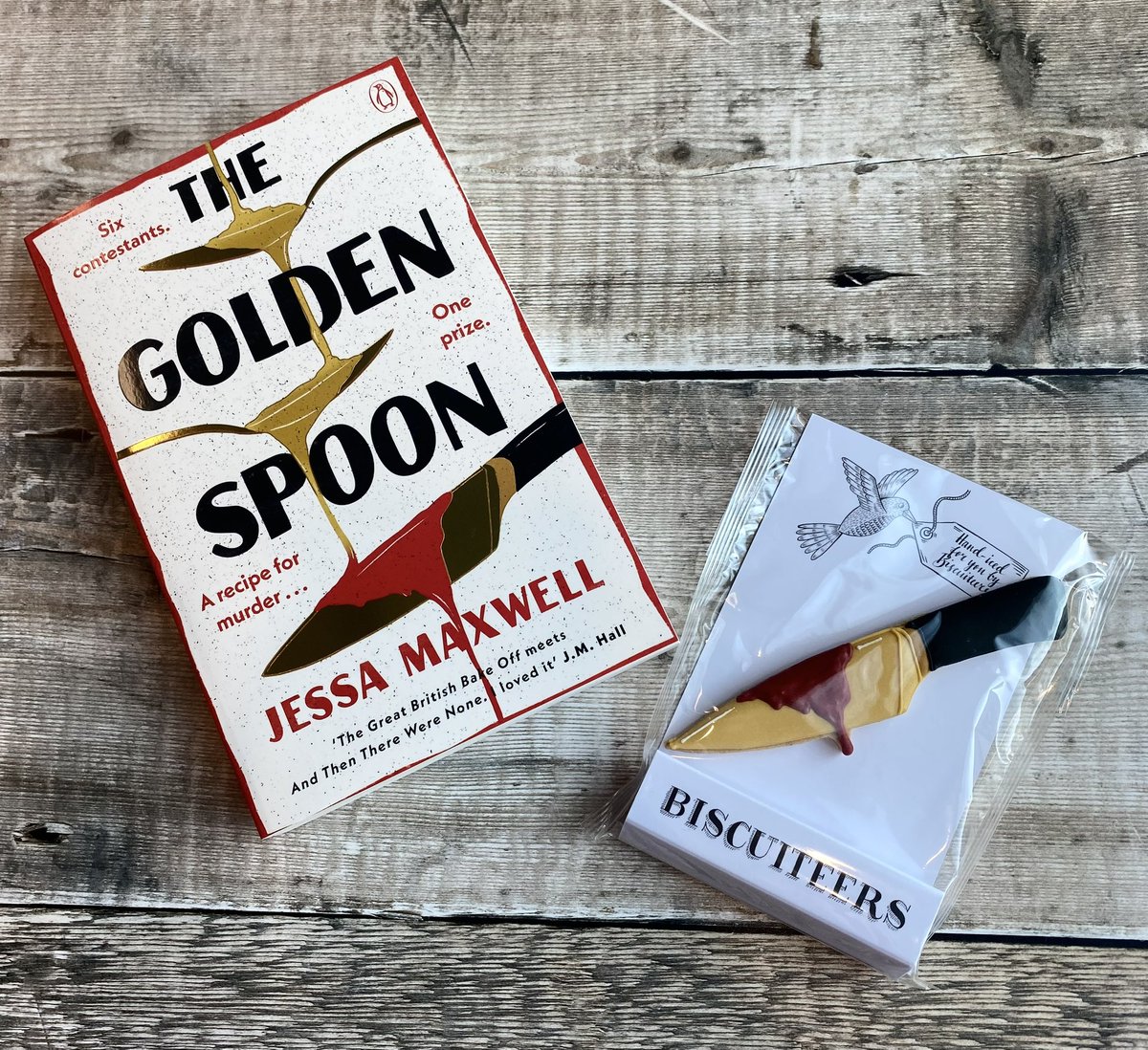 ‼️ COMPETITION ALERT ‼️

To celebrate the publication of The Golden Spoon, we’re giving you the chance to win a copy for yourself, plus a tasty <a href="/BiscuiteersLtd/">Biscuiteers</a> Golden spoon biscuit! 

To enter simply retweet this post and tag a friend! 

18+ 
UK only.