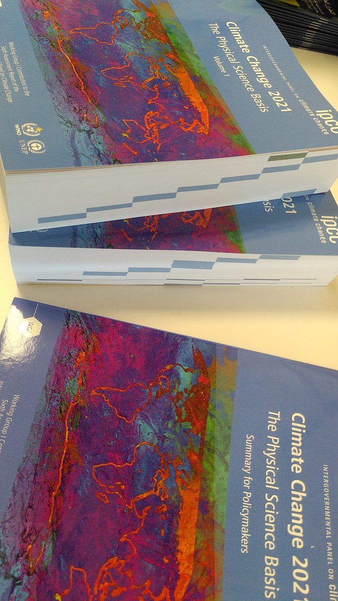 Yay!!!! Just received the printed version of the 2021 @IPCC_CH WGI climate Report 🙌 I measure the huge challenge tackled by the team and hundreds of scientists to prepare this 2391 pages Report, based on +14 000 papers and synthesized in 30 pages for policymakers. Proud 🥹