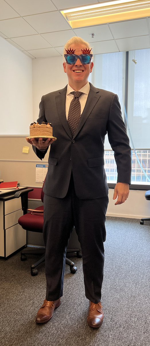 docnickt's tweet image. Feeling so grateful for the unexpected and gracious surprise from my amazing #PolyUSHTM #MicroMasters colleagues! A huge thank you to Aimee and Judy for the delightful sweet treat. Your thoughtfulness made my day! 🙏😊