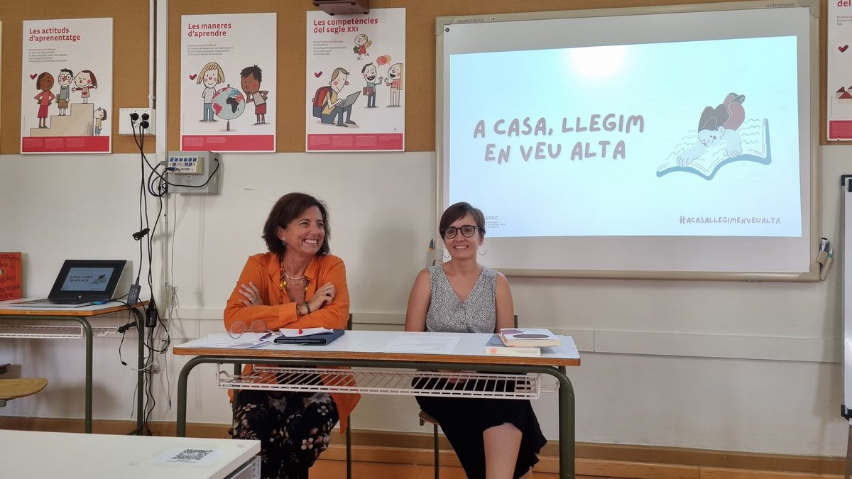 Fruit del treball conjunt família-escola, neix la campanya #acasallegimenveualta Presentació avui a <a href="/vedrunaangels/">Vedruna Àngels</a> amb Mar Pla i Maria Gajas 📚