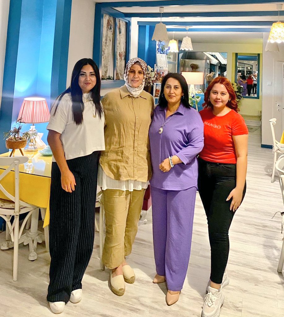 MezineSirakaya's tweet photo. Moskova Büyükelçiliği İçişleri Müşavirliği görevine atanan hemşehrim Tuğgeneral Hidayet Arıkan'ın sevgili eşi Gülşen hnm veda ziyaretinde bulundu. Kendilerine yeni görev yerinde başarılar diliyorum. Hoşçakalın. Yolunuz açık olsun 👏 https://t.co/DNZJ2jXwgE