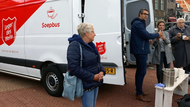 Soepbus <a href="/LegerdesHeilsN/">LegerdesHeils Noordoost</a> komt in Kampen. Woensdag gestart met @ClaudiaBruggen <a href="/TinekeKleinhuis/">Tineke Kleinhuis</a> @jpskampen. 
 brugnieuws.nl/l/288428