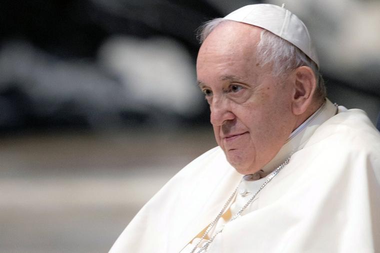 parolecristiane's tweet photo. Dio non ha bisogno di essere difeso da nessuno e non vuole che il Suo nome venga usato per terrorizzare la gente. Chiedo a tutti di cessare di strumentalizzare le religioni per incitare all'odio, alla violenza, all'estremismo e al fanatismo cieco.

Papa Francesco https://t.co/Fg7uepz0hk