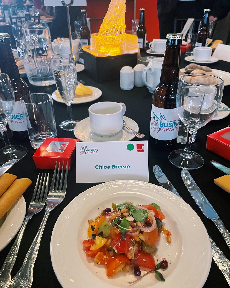 Chloe Breeze Illustration tweet media