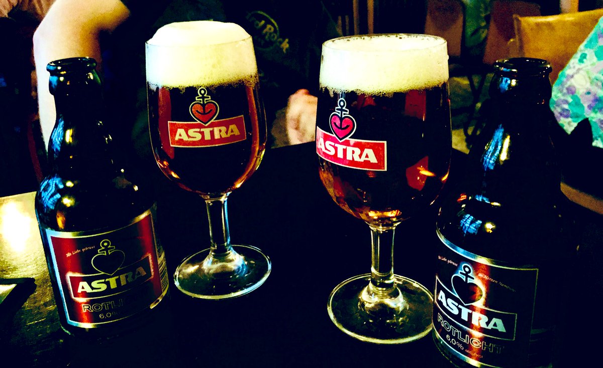 NoCoProHepa's tweet photo. #DropSomethingRed from your Gallary
Tataaa! Astra Rotlicht im „Le Kiez“ Montmartre/Paris https://t.co/JnsI7zeLQO