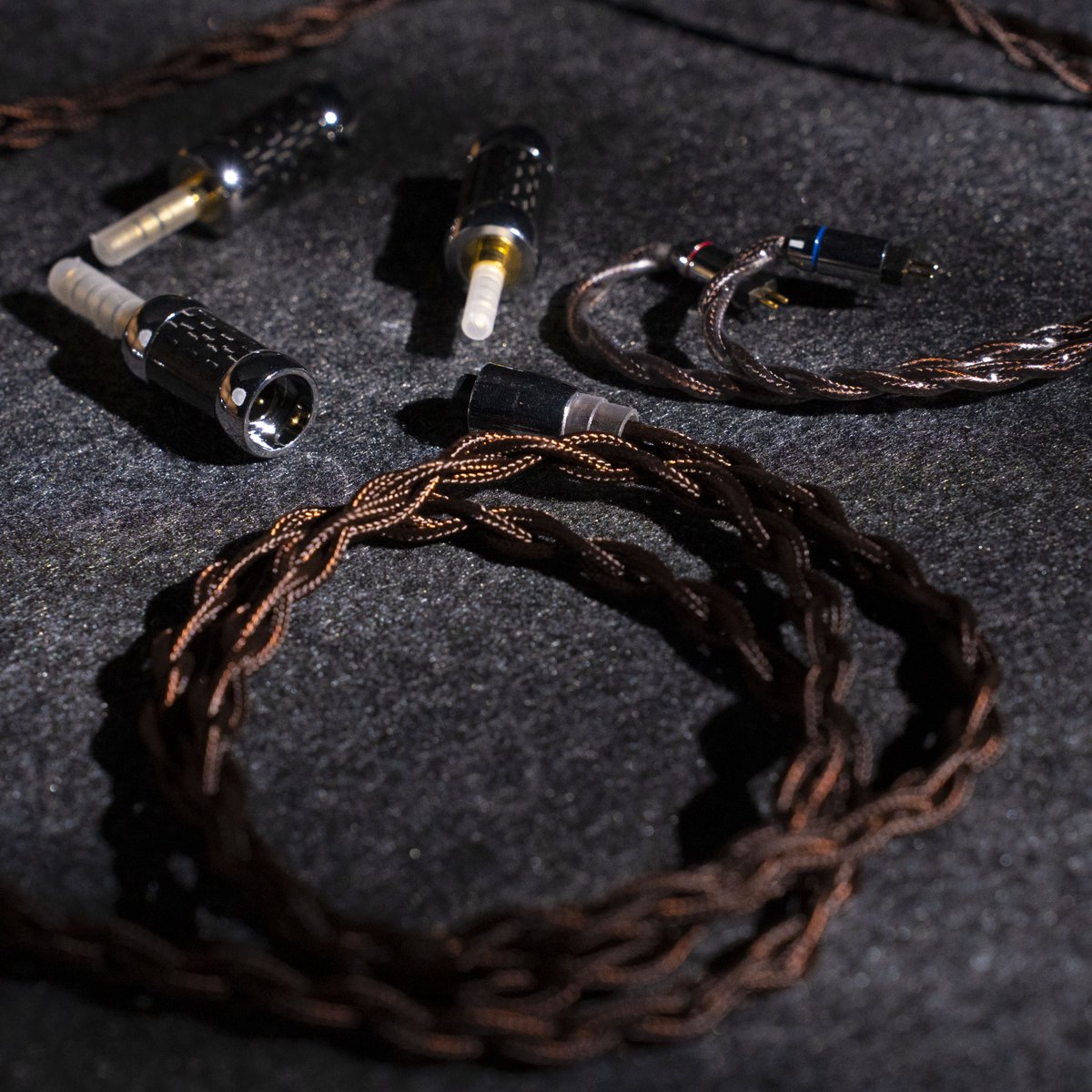 thieaudio's tweet image. Perfect for multitaskers. No more fussing over wires. 🎧💼#SmartCable

#THIEAUDIO #ThieaudioSmartCable #cable #hifi #audio #music