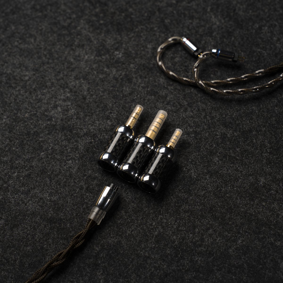 thieaudio's tweet image. Perfect for multitaskers. No more fussing over wires. 🎧💼#SmartCable

#THIEAUDIO #ThieaudioSmartCable #cable #hifi #audio #music