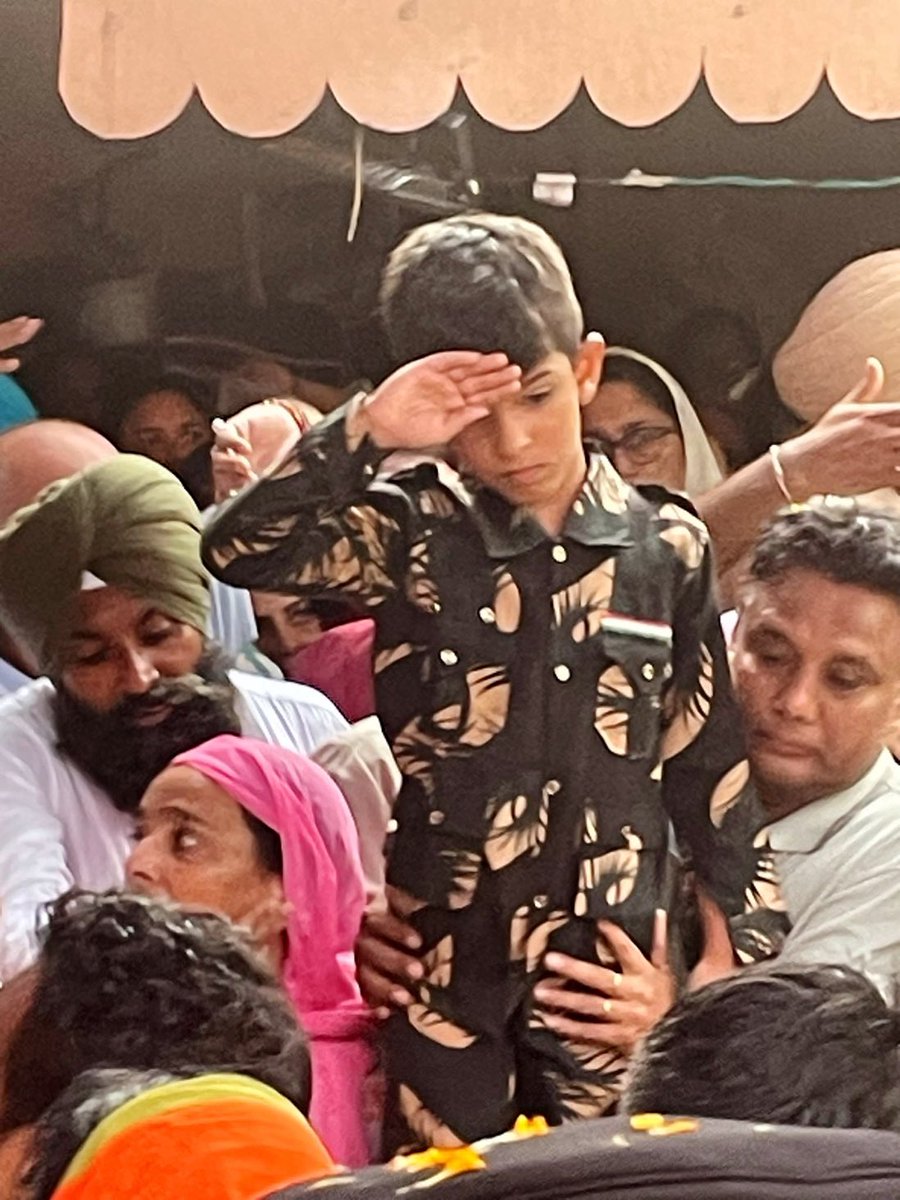 drbrajeshrajput's tweet photo. कर्नल साहब को उनके बेटे का आख़िरी सलाम, शहीद कर्नल मनप्रीत सिंह अमर रहें
#RIPColonel sahab 🙏 🫡 https://t.co/UyQPwS9Hg6