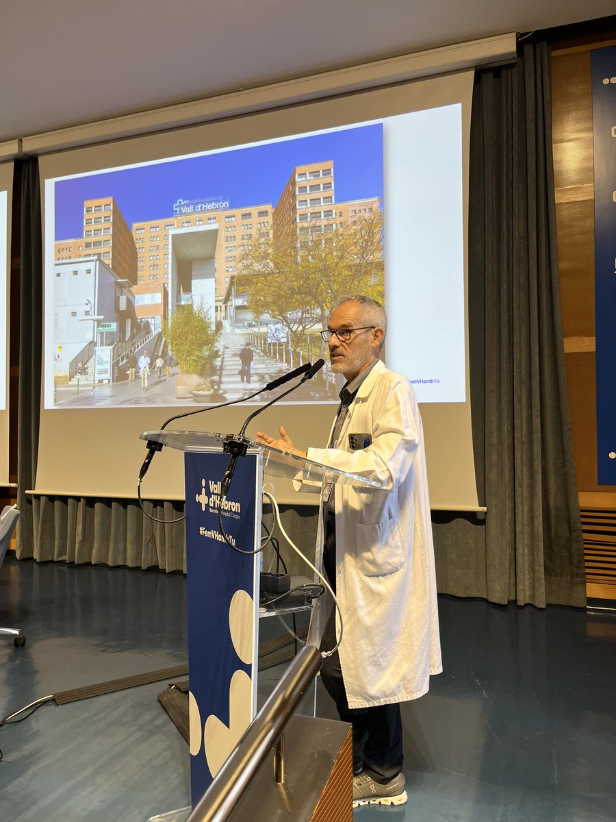 vallhebron's tweet photo. 📌 Comença l'acte de reconeixement als referents de seguretat de pacients de Vall d'Hebron.

👩‍💻 Pots seguir-lo en línia a: https://t.co/oH8Yh6FM8O https://t.co/uXZyIGJOLU