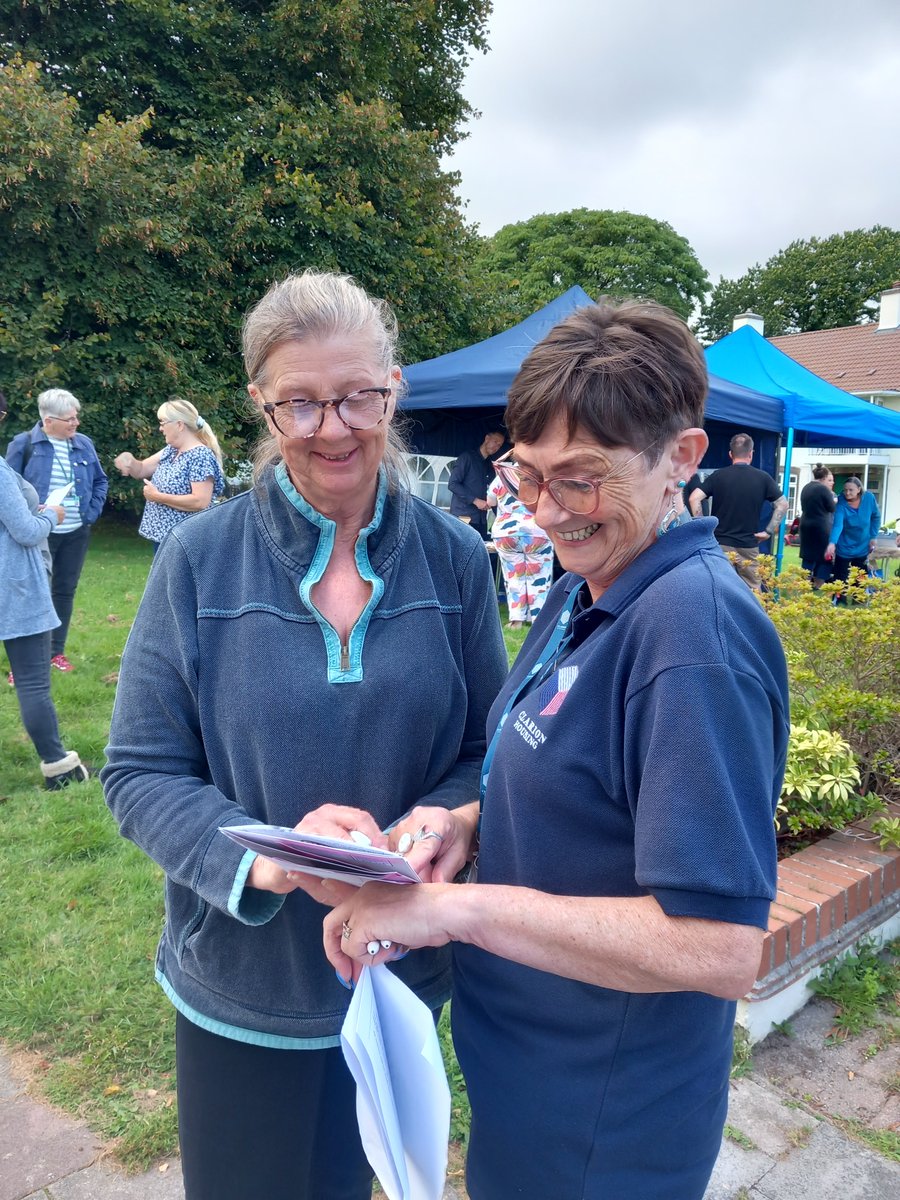 Clarion_Group's tweet photo. A big thanks to @ChrisPenberthy @tessblight&amp; @jamesastoneman who joined our teams and our residents at the Crownhill get together last night. It was fantastic to see the whole community coming together for a bite to eat and a chat! @plymouthcc https://t.co/SOEtmIbpWv