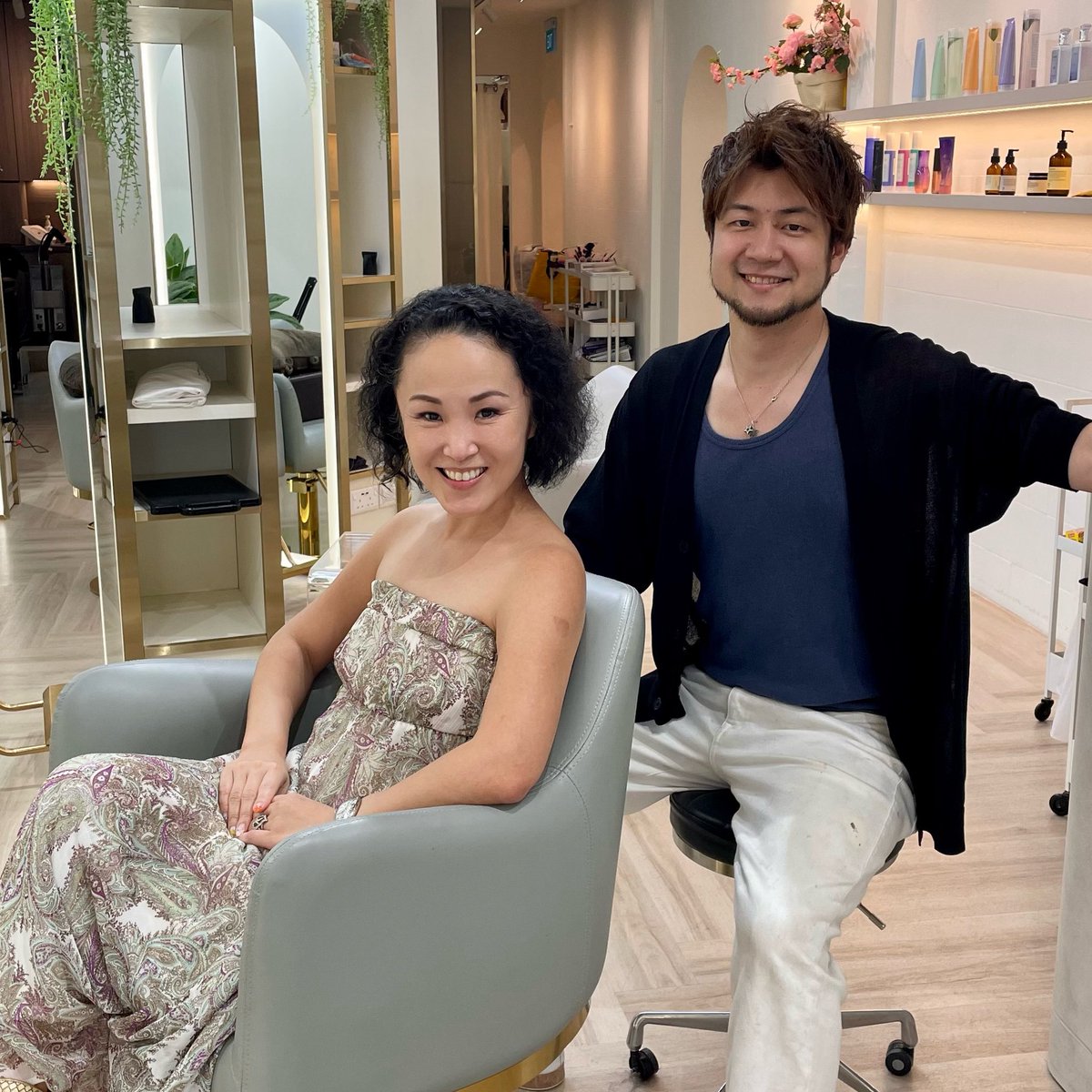 BBCMarikoOi's tweet photo. My #mummyversary week🎂
=time to take care of myself💜
💇🏻♀️→🍽️ date with @golfskye→💆🏻♀️ & #iamonfire 💅🏻
ママになって9年目の今週は自分ケアホリデー💝
💇🏻♀️、💅🏻、💆🏻♀️、パパとデート😍
👈🏻私よりメイクが映える9歳児
🆕ネイル=私は燃えています🔥 https://t.co/lGJPBQnwnf
