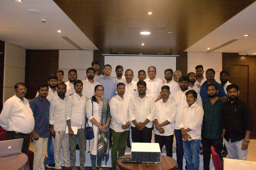 MahanandaINC's tweet photo. Meeting with the core team members of @INCTelangana Social Media along with the SM Chairman @SatishManneINC ji & AICC SM National Coordinator Shri @VipinINC ji. We discussed over the #CWC meeting preparations and #CongressVijayaBheri public meeting. 

Today's meeting was planned after we had a meeting with senior leader, AICC Secretary & 4 term MLA Shri Sridhar Babu ji @OffDSB yesterday and got valuable inputs from him. Thank you Sridhar Babu ji for the guidance. 

All the best #TeamTelangana