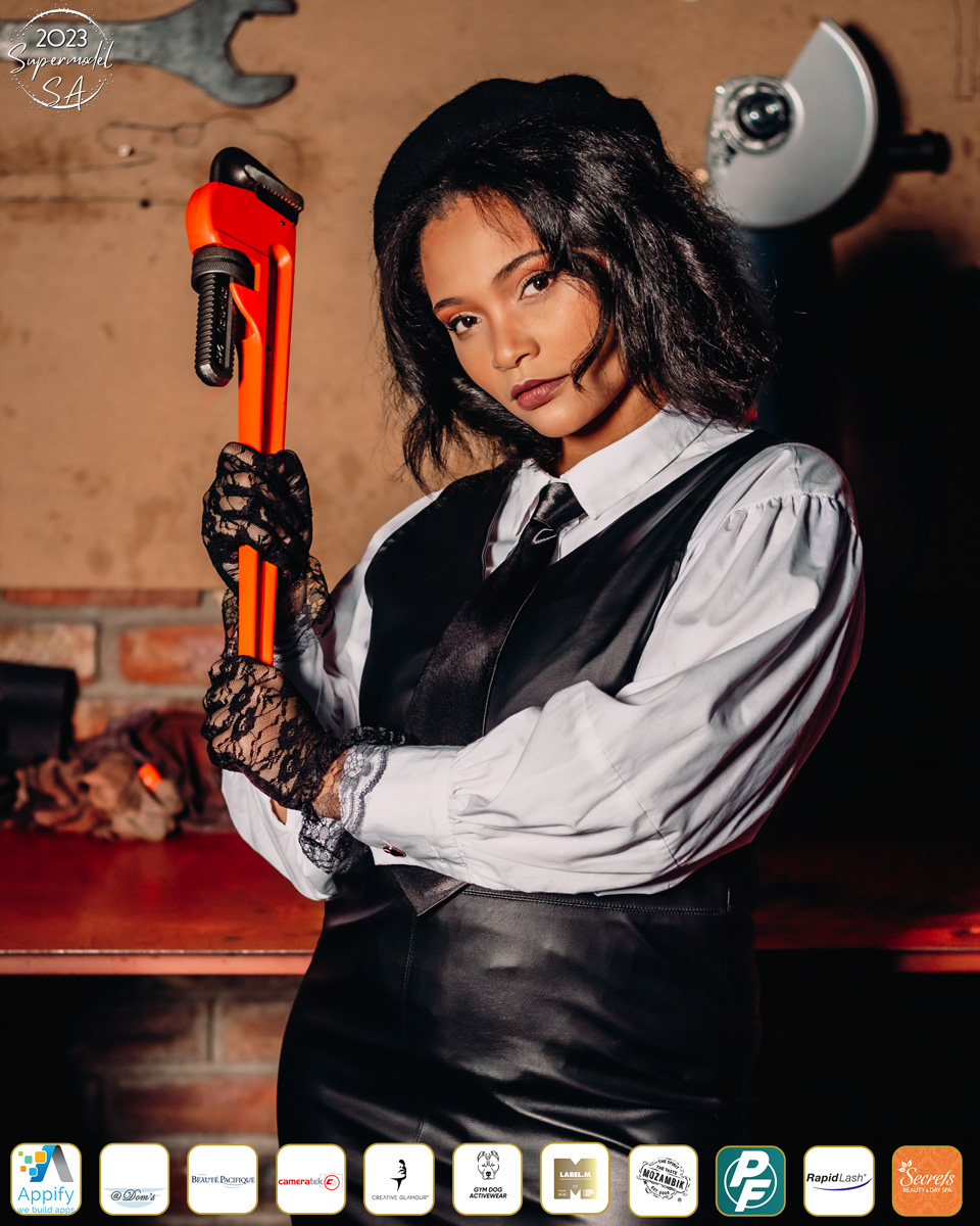 SupermodelSA's tweet photo. Supermodel SA 2023 - Flashback! Supermodel SA 2023 - Theme 2: Fierce and Feminine
Contestant: Menishia Morgan
📸: Anlo Van Der Merwe - ShutterUp Studios
💄: Stephan Venter - Makeup by Stephan Venter

#appifymobile #southafrica #modelshoot #portfolio #casting #modelse#supermodelsa https://t.co/ZKEXkFILug