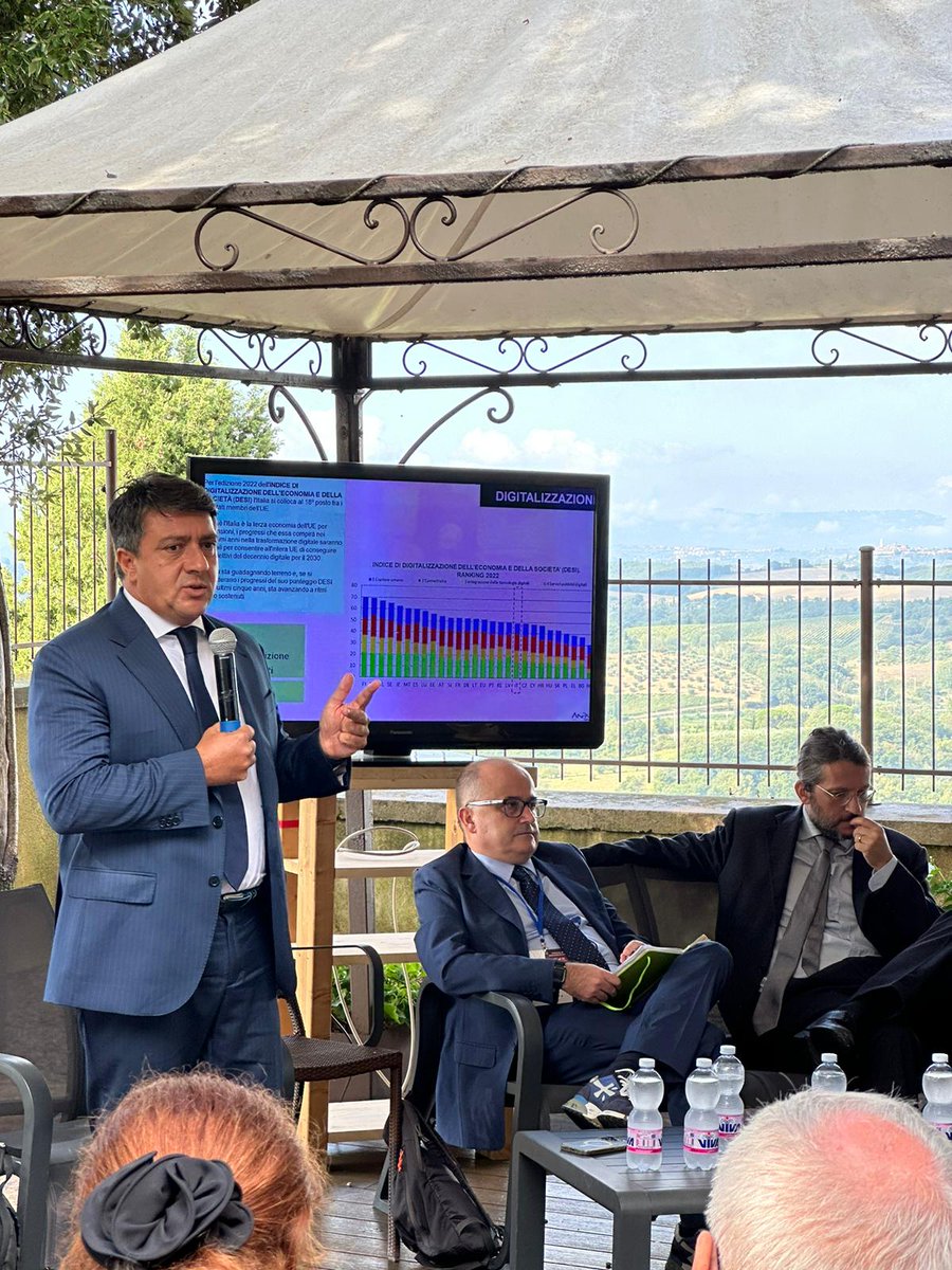 LucisulLavoro's tweet photo. Massimo Temussi, Presidente e AD di @ANPALServizi apre il dibattito 'Lavoro, mismatch e competenze' nel bellissimo giardino della fortezza.
A seguire numerosi contributi sulla prospettiva internazionale e la situazione italiana e regionale.

#LSL23 https://t.co/cCFlZ3EGUh
