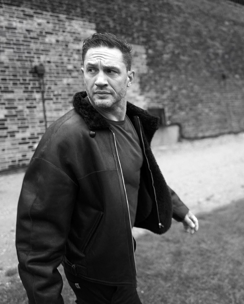 sinemori's tweet photo. Tom Hardy, 46 yaşında. https://t.co/c0rb5bLJW7