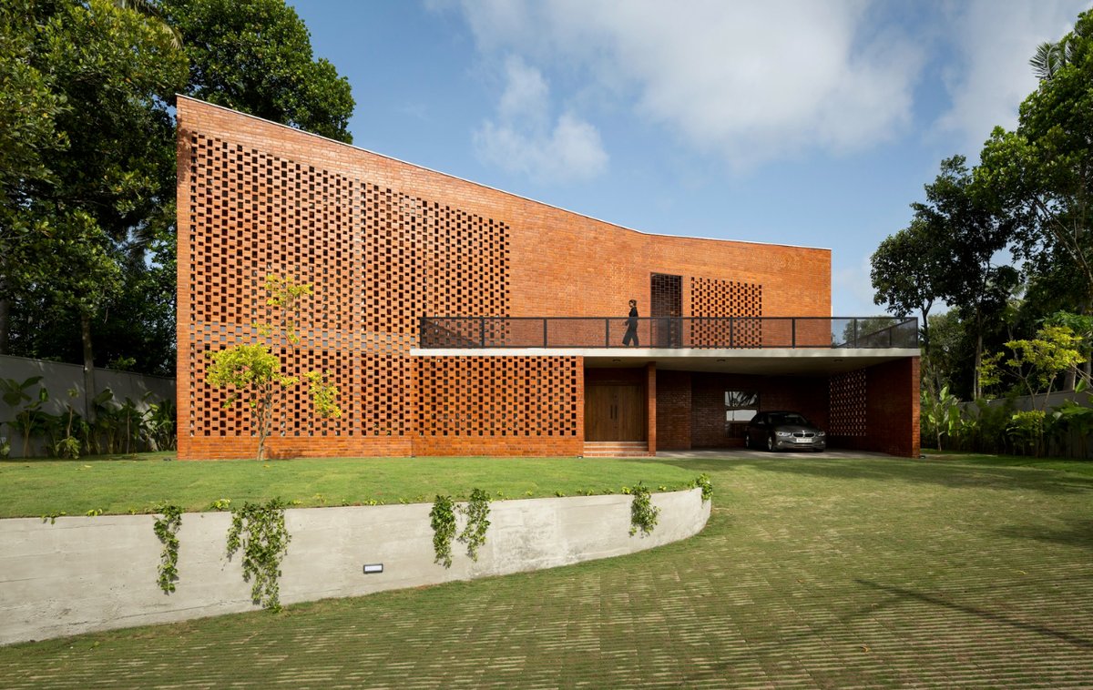 retokommerling's tweet photo. #ComoEnCasaEnNingunSitio _
Casa The Kenz diseñada por Srijit Srinivas.
Fotografías: Justin Sebastian

#Arquitectura #Architecture https://t.co/dp0ygbEwDV