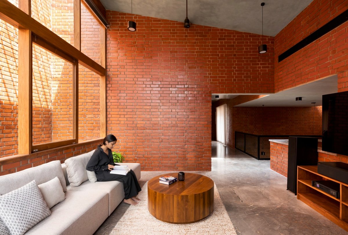 retokommerling's tweet photo. #ComoEnCasaEnNingunSitio _
Casa The Kenz diseñada por Srijit Srinivas.
Fotografías: Justin Sebastian

#Arquitectura #Architecture https://t.co/dp0ygbEwDV