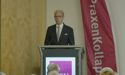 Dr. Gassen auf der KBV-Vertreterversammlung: "Weg mit dem Budget!"
Die Stimmung in den Praxen ist an einem historischen Tiefpunkt angelangt. Das hat nicht nur unsere Krisensitzung am 18.8. eindrucksvoll gezeigt, sondern auch die nachfolgenden Veranstaltungen der KVen. #KBVVV